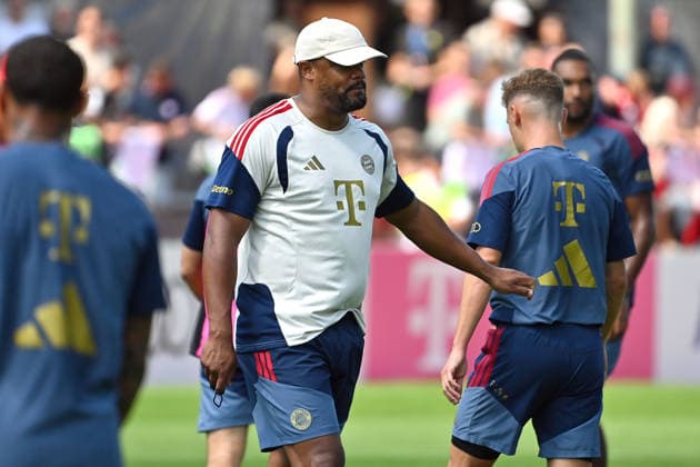 Trainer Vincent KOMPANY (Bayern Muenchen), Gestik,gibt Anweisungen, Oeffentliches Training FC Bayern Muenchen im Trainingslager in Rottach Egern am 29.07.2026. Fussball 1. Bundesliga,Saison 2026 2027. *** Coach Vincent KOMPANY of Bayern Munich, gesturing, giving instructions, FC Bayern Munich s public training session at the training camp in Rottach Egern on July 29, 2026; Soccer, Bundesliga 1, 2026–2027 season