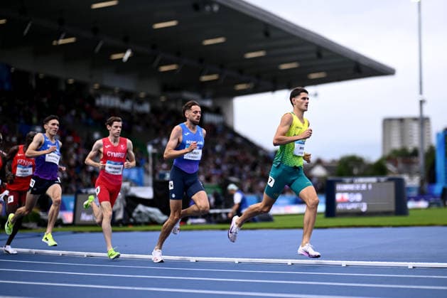 COM26 ATHLETICS, Cameron Myers of Australia (right) competes in the Men™s One Mile, Round 1 heats at the Glasgow 2026 Commonwealth Games at EDF Scotstoun Stadium in Glasgow, Scotland, Wednesday, July 29, 2026. ( NO ARCHIVING, EDITORIAL USE ONLY Glasgow United Kingdom  Copyright: xJOELxCARRETTx 20260729162085259366