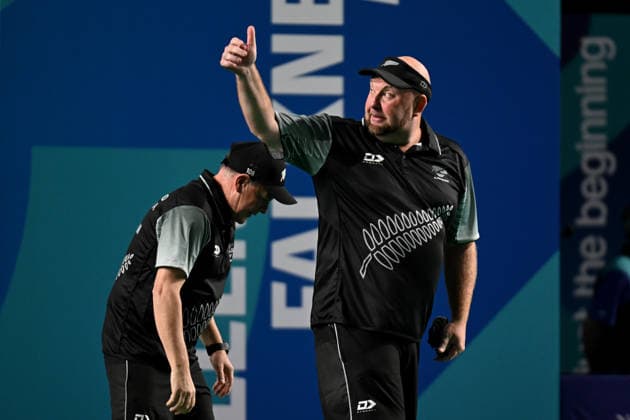 COM26 BOWLS, Tony Grantham (left) and Ali Forsyth of New Zealand gesture during the Men™s Pairs Bowls in the Glasgow 2026 Commonwealth Games at SEC Centre Hall 3 in Glasgow, Scotland, Thursday, July 23, 2026. ( NO ARCHIVING, EDITORIAL USE ONLY Glasgow Scotland United Kingdom  Copyright: xLUKASxCOCHx 20260729169433310487