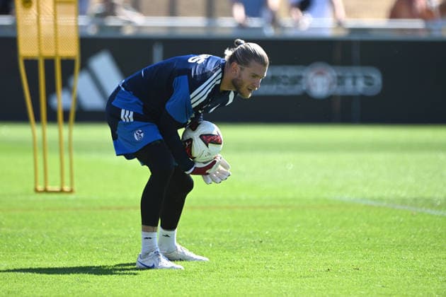 Torwart Loris KARIUS (GE) Training des FC Schalke 04 (GE) am 29.07.2026 auf dem Trainingsgelaende in Gelsenkirchen Deutschland. Â *** Goalkeeper Loris KARIUS at FC Schalke 04 s training session on July 29, 2026, at the training facility in Gelsenkirchen, Germany Â