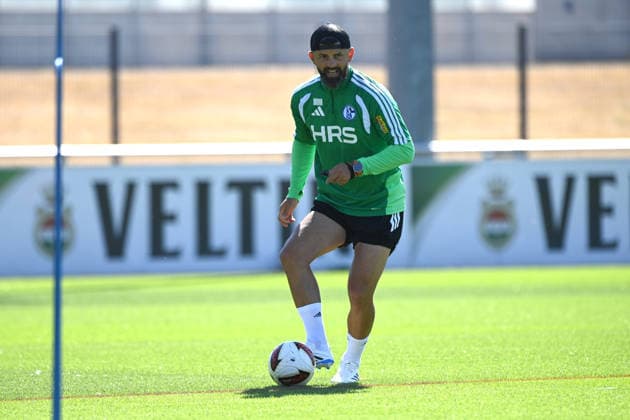 Trainer Miron MUSLIC (GE) Training des FC Schalke 04 (GE) am 29.07.2026 auf dem Trainingsgelaende in Gelsenkirchen Deutschland. Â *** Coach Miron MUSLIC GE leading FC Schalke 04 GE s training session on July 29, 2026, at the training facility in Gelsenkirchen, Germany Â