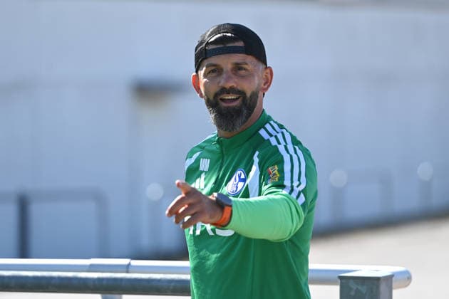 Trainer Miron MUSLIC (GE), Gestik, Geste, gestikuliert, Training des FC Schalke 04 (GE) am 29.07.2026 auf dem Trainingsgelaende in Gelsenkirchen Deutschland. Â *** Coach Miron MUSLIC GE, gestures, gesturing, FC Schalke 04 GE training session on July 29, 2026, at the training facility in Gelsenkirchen, Germany Â