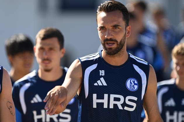 v.l. Ron SCHALLENBERG (GE), Kenan KARAMAN (GE) Training des FC Schalke 04 (GE) am 29.07.2026 auf dem Trainingsgelaende in Gelsenkirchen Deutschland. Â *** From left: Ron SCHALLENBERG (GE), Kenan KARAMAN (GE). FC Schalke 04 (GE) training session on July 29, 2026, at the training facility in Gelsenkirchen, Germany Â
