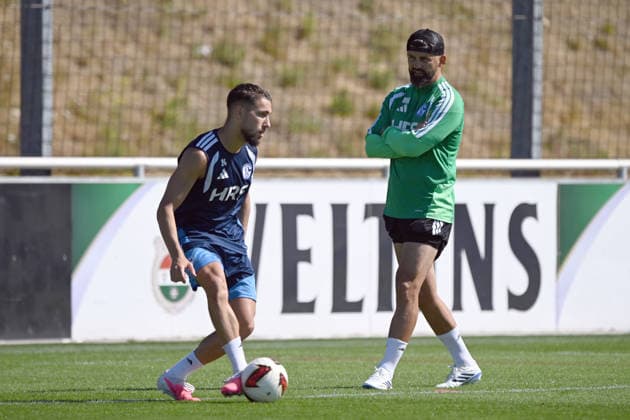Adil AOUCHICHE (GE) und Trainer Miron MUSLIC (GE) Training des FC Schalke 04 (GE) am 29.07.2026 auf dem Trainingsgelaende in Gelsenkirchen Deutschland. Â *** Adil AOUCHICHE (GE) and Coach Miron MUSLIC (GE) at an FC Schalke 04 (GE) training session on July 29, 2026, at the training facility in Gelsenkirchen, Germany Â