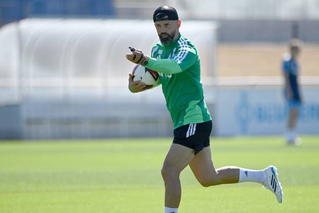Trainer Miron MUSLIC (GE) Training des FC Schalke 04 (GE) am 29.07.2026 auf dem Trainingsgelaende in Gelsenkirchen Deutschland. Â *** Coach Miron MUSLIC GE leading FC Schalke 04 GE s training session on July 29, 2026, at the training facility in Gelsenkirchen, Germany Â