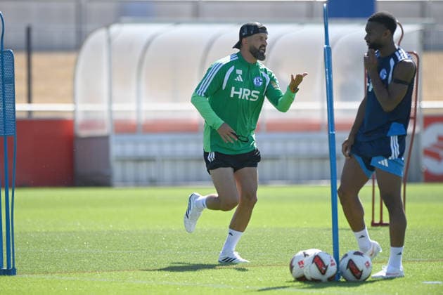 Trainer Miron MUSLIC (GE) und Moussa SYLLA (GE) Training des FC Schalke 04 (GE) am 29.07.2026 auf dem Trainingsgelaende in Gelsenkirchen Deutschland. Â *** Coaches Miron MUSLIC GE and Moussa SYLLA GE at an FC Schalke 04 GE training session on July 29, 2026, at the training facility in Gelsenkirchen, Germany Â