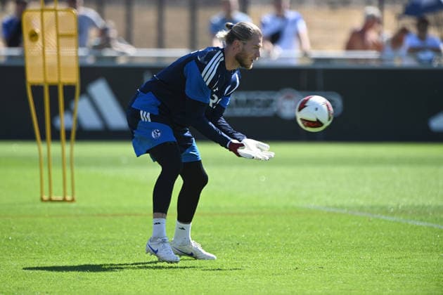 Torwart Loris KARIUS (GE) Training des FC Schalke 04 (GE) am 29.07.2026 auf dem Trainingsgelaende in Gelsenkirchen Deutschland. Â *** Goalkeeper Loris KARIUS at FC Schalke 04 s training session on July 29, 2026, at the training facility in Gelsenkirchen, Germany Â