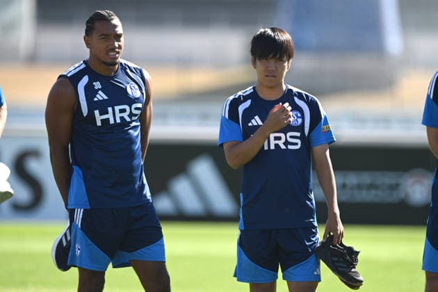 v.l. Anton DONKOR (GE) , Satoshi TANAKA (GE) Training des FC Schalke 04 (GE) am 29.07.2026 auf dem Trainingsgelaende in Gelsenkirchen Deutschland. Â *** From left: Anton DONKOR (GE), Satoshi TANAKA (GE). FC Schalke 04 (GE) training session on July 29, 2026, at the training facility in Gelsenkirchen, Germany Â