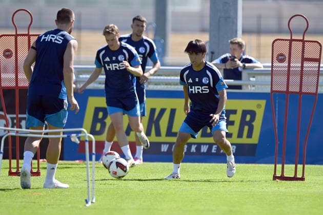 v.l. Hasan KURUCAY (GE), Finn PORATH (GE), Satoshi TANAKA (GE) Training des FC Schalke 04 (GE) am 29.07.2026 auf dem Trainingsgelaende in Gelsenkirchen Deutschland. Â *** From left: Hasan KURUCAY (GE), Finn PORATH (GE), Satoshi TANAKA (GE) FC Schalke 04 (GE) training session on July 29, 2026, at the training facility in Gelsenkirchen, Germany Â