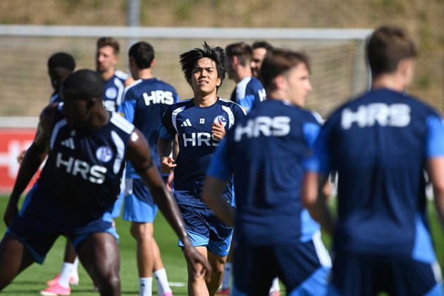 Satoshi TANAKA (GE) Mitte, Training des FC Schalke 04 (GE) am 29.07.2026 auf dem Trainingsgelaende in Gelsenkirchen Deutschland. Â *** Satoshi TANAKA, center, during FC Schalke 04 s training session on July 29, 2026, at the training facility in Gelsenkirchen, Germany Â