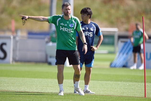Co-Trainer Tim HOOGLAND (GE) und Satoshi TANAKA (GE) Training des FC Schalke 04 (GE) am 29.07.2026 auf dem Trainingsgelaende in Gelsenkirchen Deutschland. Â *** Assistant Coach Tim HOOGLAND, General Manager, and Satoshi TANAKA, General Manager, at an FC Schalke 04 training session on July 29, 2026, at the training facility in Gelsenkirchen, Germany Â