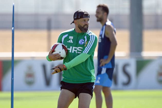 Trainer Miron MUSLIC (GE) Training des FC Schalke 04 (GE) am 29.07.2026 auf dem Trainingsgelaende in Gelsenkirchen Deutschland. Â *** Coach Miron MUSLIC GE leading FC Schalke 04 GE s training session on July 29, 2026, at the training facility in Gelsenkirchen, Germany Â