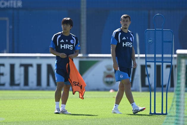 v.l. Satoshi TANAKA (GE), Ron SCHALLENBERG (GE) Training des FC Schalke 04 (GE) am 29.07.2026 auf dem Trainingsgelaende in Gelsenkirchen Deutschland. Â *** From left: Satoshi TANAKA (GE), Ron SCHALLENBERG (GE) FC Schalke 04 (GE) training session on July 29, 2026, at the training facility in Gelsenkirchen, Germany Â