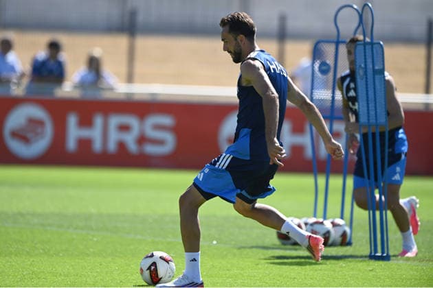 Kenan KARAMAN (GE) Training des FC Schalke 04 (GE) am 29.07.2026 auf dem Trainingsgelaende in Gelsenkirchen Deutschland. Â *** Kenan KARAMAN GE: FC Schalke 04 GE training session on July 29, 2026, at the training facility in Gelsenkirchen, Germany Â