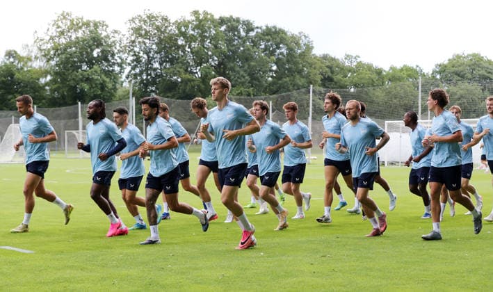 Hertha Mannschaft beim Warmlaufen Fußball Fussball Saison 2026 2027 2.Bundesliga Herren DFL 29.07.2026 Training Hertha BSC Berlin DFL regulations prohibit any use of photographs as image sequences and or quasi-video. *** Hertha team warming up; Sports; Soccer; 2026–2027 season; 2. Bundesliga; Men s; DFL; July 29, 2026; Training; Hertha BSC Berlin; DFL regulations prohibit any use of photographs as image sequences and or quasi-video