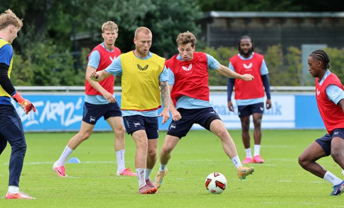 Jon Dagur Thorsteinsson, Leon Jensen Zweikampf Spielszene Aktion Fußball Fussball Saison 2026 2027 2.Bundesliga Herren DFL 29.07.2026 Training Hertha BSC Berlin DFL regulations prohibit any use of photographs as image sequences and or quasi-video. *** Jon Dagur Thorsteinsson, Leon Jensen, tackle, game scene, action, sports, soccer, soccer season 2026–2027, 2. Bundesliga, men s, DFL, July 29, 2026, training, Hertha BSC Berlin. DFL regulations prohibit any use of photographs as image sequences and or quasi-video.