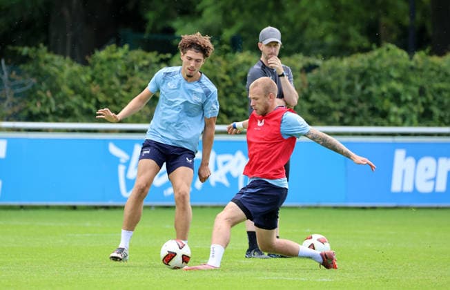 Selim Telib, Jon Dagur Thorsteinsson Zweikampf Spielszene Aktion Fußball Fussball Saison 2026 2027 2.Bundesliga Herren DFL 29.07.2026 Training Hertha BSC Berlin DFL regulations prohibit any use of photographs as image sequences and or quasi-video. *** Selim Telib, Jon Dagur Thorsteinsson Tackle Game Scene Action Sports Soccer 2026–2027 Season 2. Bundesliga Men s DFL July 29, 2026 Training Hertha BSC Berlin DFL regulations prohibit any use of photographs as image sequences and or quasi-video