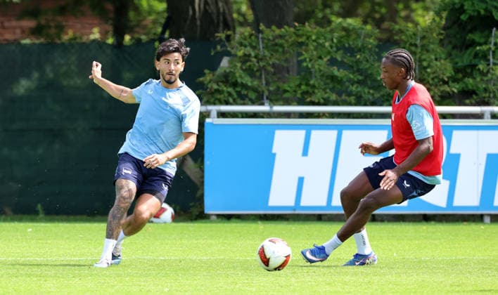 Kevin Sessa, Jelani Ndi Zweikampf Spielszene Aktion Fußball Fussball Saison 2026 2027 2.Bundesliga Herren DFL 29.07.2026 Training Hertha BSC Berlin DFL regulations prohibit any use of photographs as image sequences and or quasi-video. *** Kevin Sessa, Jelani Ndi: Tackle, Game Scene, Action, Sports, Soccer, Soccer Season 2026–2027, 2. Bundesliga Men, DFL, July 29, 2026, Training, Hertha BSC Berlin. DFL regulations prohibit any use of photographs as image sequences and or quasi-video.