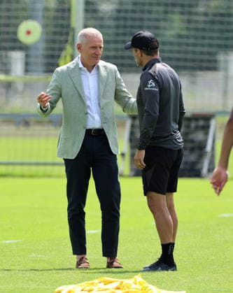 Geschäftsführer Dr. Peter Görlich redet mit Trainer Stefan Leitl Fußball Fussball Saison 2026 2027 2.Bundesliga Herren DFL 29.07.2026 Training Hertha BSC Berlin DFL regulations prohibit any use of photographs as image sequences and or quasi-video. *** Managing Director Dr. Peter Görlich talks with Coach Stefan Leitl Sports Soccer Soccer 2026–2027 Season 2. Bundesliga Men s DFL July 29, 2026 Training Hertha BSC Berlin DFL regulations prohibit any use of photographs as image sequences and or quasi-video