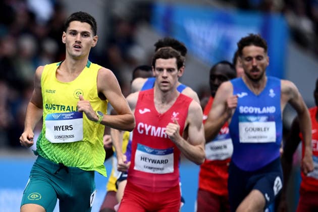 COM26 ATHLETICS, Cameron Myers of Australia (left) competes in the Men™s One Mile, Round 1 heats at the Glasgow 2026 Commonwealth Games at EDF Scotstoun Stadium in Glasgow, Scotland, Wednesday, July 29, 2026. ( NO ARCHIVING, EDITORIAL USE ONLY Glasgow United Kingdom  Copyright: xJOELxCARRETTx 20260729170019299738