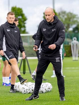David Gray manager of Hibernian during a training session ahead of the clash with KF Malisheva Hibernian Training, Football, Hibernian Training Centre, Edinburgh, Scotland, UK - 29 Jul 2026Edinburgh Hibernian Training Centre Scotland United Kingdom EDITORIAL USE ONLY No use with unauthorised audio, video, data, fixture lists, club league logos or live services. Online in-match use limited to 120 images, no video emulation. No use in betting, games or single club league player publications.  Copyright: xAlanxRennie Shutterstockx 17016053cm