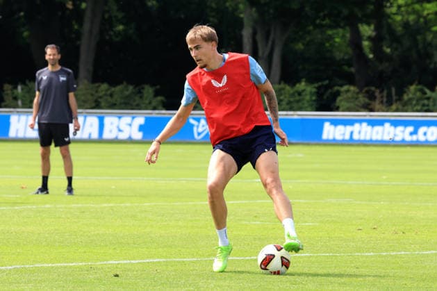 29.07.2026, DEU GER, Fussball , 2.Fussballbundesliga 2026 2027 (im Ligabetrieb zusätzlich: Spieltag, Saison 20xx 20xx), Berliner Olympiastadion, Hertha BSC, Training Marten Winkler (Hertha BSC Berlin 22), Freisteller, Ball am Fuss 2. Liga: DFB DFL regulations prohibit any use of photographs as image sequences and or quasi-video) Nordphoto Berlin Sportforum Berlin Deutschland *** July 29, 2026, Germany, Soccer, 2026–2027 Bundesliga 2, additional matchday during the regular season, 20xx–20xx season, Berlin Olympic Stadium, Hertha BSC, Marten Winkler training with Hertha BSC Berlin 22, cutout, ball at his feet, 2nd Division; DFB and DFL regulations prohibit any use of photographs as image sequences and or quasi-video; Nordphoto Berlin, Sportforum Berlin, Germany Copyright: xNordphotox xEnglerx