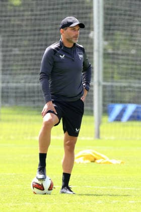 29.07.2026, DEU GER, Fussball , 2.Fussballbundesliga 2026 2027 (im Ligabetrieb zusätzlich: Spieltag, Saison 20xx 20xx), Berliner Olympiastadion, Hertha BSC, Training Cheftrainer Stefan Leitl (Hertha BSC Berlin), Freisteller, Ball am Fuss 2. Liga: DFB DFL regulations prohibit any use of photographs as image sequences and or quasi-video) Nordphoto Berlin Sportforum Berlin Deutschland *** July 29, 2026, Germany, Soccer, 2026–2027 Bundesliga 2, additional matchday during the regular season, 20xx–20xx season, Berlin Olympic Stadium, Hertha BSC, Head Coach Stefan Leitl of Hertha BSC Berlin during training, cutout, ball at his feet, 2nd Division; DFB and DFL regulations prohibit any use of photographs as image sequences and or quasi-video; Nordphoto, Berlin Sportforum, Berlin, Germany Copyright: xNordphotox xEnglerx