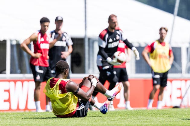 ST. JOHANN IN TIROL, AUSTRIA - JULY 29: Ragnar Ache (1. FC Koeln, 9) holding his knee during a training session at trainings camp in Kitzbuehel of season 2026 27 at Koasastadion on July 29, 2026 in St. Johann in Tirol, Austria. Austria Copyright: xSteffiexWunderlx
