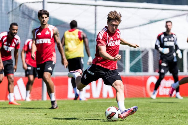 ST. JOHANN IN TIROL, AUSTRIA - JULY 29: Alessio Castro-Montes (1. FC Koeln, 17) controls the ball during a training session at trainings camp in Kitzbuehel of season 2026 27 at Koasastadion on July 29, 2026 in St. Johann in Tirol, Austria. Austria Copyright: xSteffiexWunderlx