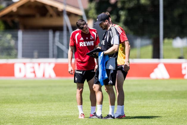 ST. JOHANN IN TIROL, AUSTRIA - JULY 29: Paul Okon-Engstler (1. FC Koeln, 23) and Sebastian Sebulonsen (1. FC Koeln, 28) checking their stats with Max Weuthen (Athletics Coach 1. FC Koeln) during a training session at trainings camp in Kitzbuehel of season 2026 27 at Koasastadion on July 29, 2026 in St. Johann in Tirol, Austria. Austria Copyright: xSteffiexWunderlx