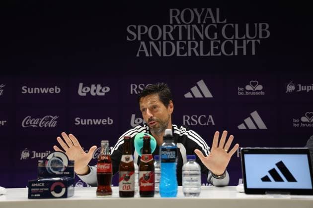 Anderlecht s head coach Vitor Bruno gestures during a press conference, PK, Pressekonferenz of Belgian RSC Anderlecht, Wednesday 29 July 2026 in Brussels, in preparations of the second leg of the second qualifying round for the UEFA Europa League against Swedish Hammarby IF. VIRGINIExLEFOUR  x182304165x
