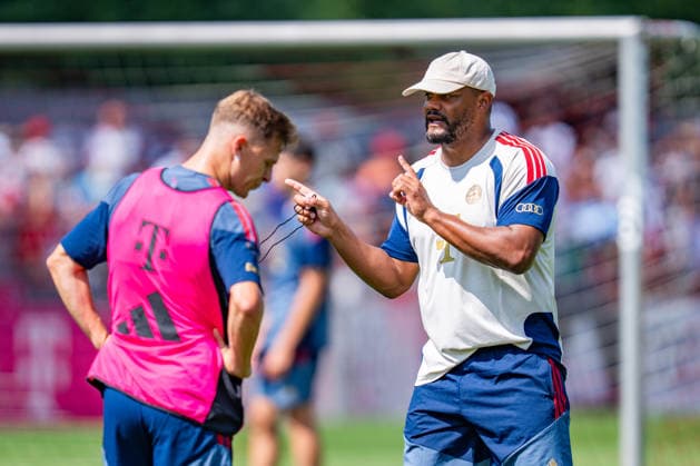 Trainingslager, FC Bayern München am 29.07.2026 in Rottach-Egern Vincent Kompany gibt Anweisungen an Joshua Kimmich *** Training camp, FC Bayern Munich on July 29, 2026, in Rottach-Egern: Vincent Kompany gives instructions to Joshua Kimmich Copyright: xBahhoxKarax