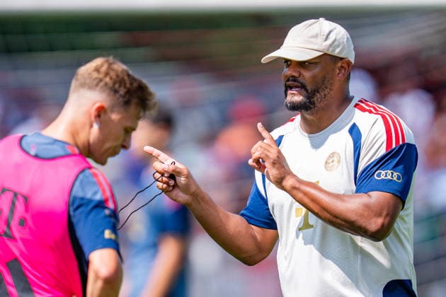Trainingslager, FC Bayern München am 29.07.2026 in Rottach-Egern Vincent Kompany gibt Anweisungen an Joshua Kimmich *** Training camp, FC Bayern Munich on July 29, 2026, in Rottach-Egern: Vincent Kompany gives instructions to Joshua Kimmich Copyright: xBahhoxKarax