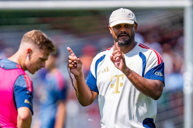 Trainingslager, FC Bayern München am 29.07.2026 in Rottach-Egern Vincent Kompany gibt Anweisungen an Joshua Kimmich *** Training camp, FC Bayern Munich on July 29, 2026, in Rottach-Egern: Vincent Kompany gives instructions to Joshua Kimmich Copyright: xBahhoxKarax