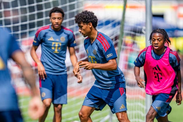 Trainingslager, FC Bayern München am 29.07.2026 in Rottach-Egern Nathaniel Brown *** Training Camp, FC Bayern Munich on July 29, 2026, in Rottach Egern: Nathaniel Brown Copyright: xBahhoxKarax