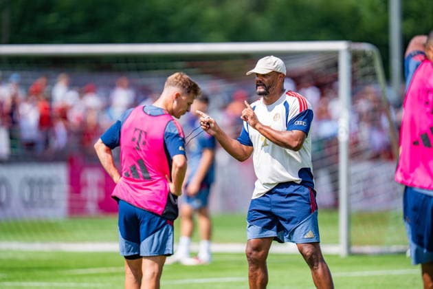 Trainingslager, FC Bayern München am 29.07.2026 in Rottach-Egern Vincent Kompany gibt Anweisungen an Joshua Kimmich *** Training camp, FC Bayern Munich on July 29, 2026, in Rottach-Egern: Vincent Kompany gives instructions to Joshua Kimmich Copyright: xBahhoxKarax