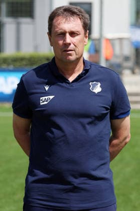 23.07.2026, xrekx, Fussball 1.Bundesliga, TSG 1899 Hoffenheim - Fototermin Saison 2026 27 v.l. Uwe Hölzl Hoelzl Co-Trainer (TSG Hoffenheim) (DFL DFB REGULATIONS PROHIBIT ANY USE OF PHOTOGRAPHS as IMAGE SEQUENCES and or QUASI-VIDEO) Sinsheim *** July 23, 2026, xrekx, Soccer, Bundesliga 1, TSG 1899 Hoffenheim Photo Session, 2026–27 Season, from left: Uwe Hölzl, Hoelzl, Assistant Coach, TSG Hoffenheim. DFL and DFB regulations prohibit any use of photographs as image sequences and or quasi-video.heim