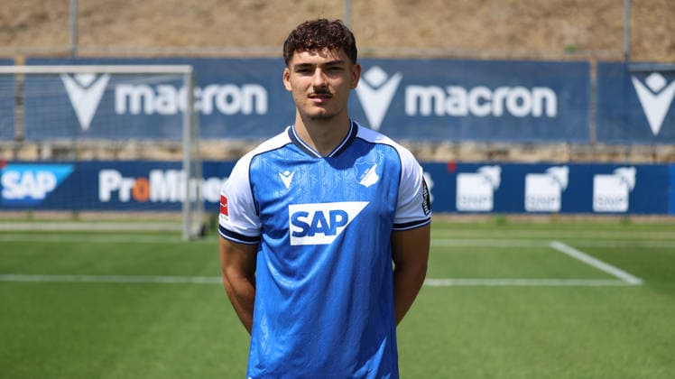 23.07.2026, xrekx, Fussball 1.Bundesliga, TSG 1899 Hoffenheim - Fototermin Saison 2026 27 v.l. Sean Dulic (TSG Hoffenheim) (DFL DFB REGULATIONS PROHIBIT ANY USE OF PHOTOGRAPHS as IMAGE SEQUENCES and or QUASI-VIDEO) Sinsheim *** July 23, 2026, xrekx, Soccer, Bundesliga 1, TSG 1899 Hoffenheim Photo Session, 2026–27 Season, from left: Sean Dulic, TSG Hoffenheim. DFL and DFB regulations prohibit any use of photographs as image sequences and or quasi-video. Sinsheim