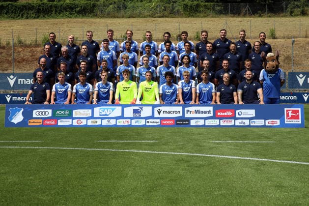 23.07.2026, xrekx, Fussball 1.Bundesliga, TSG 1899 Hoffenheim - Fototermin Saison 2026 27 v.l. 4. Reihe (von links nach rechts): Torwarttrainer Marjan Petkovic Spielanalyse Niklas Hagenhoff Athletiktrainer Philipp Lussi Fisnik Asllani Luis Engels Tim Lemperle Leon Avdullahu Sean Dulic Spielanalyse Matthias Gueldner Spielanalyse Tim Knobel Athletiktrainer Martin Seiler Mannschaftskoch Claudio Lanzillotta 3. Reihe (von links nach rechts): Betreuer Christian Seyfert Betreuer Heinz Seyfert Betreuer Timo Seyfert Albian Hajdari Bambase Conte Umut Tohumcu Natnael Abraha Deniz Zeitler Teammanagement Daniel Uthmann Teammanagement Christoph Kraatz Physiotherapeut Peter Geigle Teamarzt Dr. Yannic Bangert 2. Reihe (von links nach rechts): Trainer Christian Ilzer Co-Trainer Uwe Hoelzl Co-Trainer Dominik Deutschl Co-Trainer Moritz Volz Max Moerstedt Arthur Chaves Wouter Burger Koki Machida Physiotherapeut Soeren Johannsen Physiotherapeut Yasar Besohe Praeventivtrainer Christian Neitzert Hoffi 1. Reihe (von links nach rechts): Sportpsychologe Matthias Hagner Alessandro Voigt Valentin Gendrey Mats Rots Lukas Petersson Luca Philipp Bernardo Nathan De Cat Cajetan Lenz Athletiktrainer Markus Zidek Physiotherapeut Martin Beer (DFL DFB REGULATIONS PROHIBIT ANY USE OF PHOTOGRAPHS as IMAGE SEQUENCES and or QUASI-VIDEO) Sinsheim *** July 23, 2026, xrekx, Soccer, Bundesliga 1, TSG 1899 Hoffenheim Photo Session, 2026–27 Season, 4th row from left to right: Goalkeeper Coach Marjan Petkovic, Game Analyst Niklas Hagenhoff, Athletic Trainer Philipp Lussi, Fisnik Asllani, Luis Engels, Tim Lemperle, Leon Avdullahu, Sean Dulic, GameAnalysis Matthias Gueldner Game Analysis Tim Knobel Strength and Conditioning Coach Martin Seiler Team Chef Claudio Lanzillotta 3rd row, from left to right: Support Staff Member Christian Seyfert, Support Staff Member Heinz Seyfert, Support Staff Member Timo Seyfert, Albian Hajdari, Bambase Conte, Umut Tohumcu, Natnael Abraha, Deniz Zeitler Team Management Daniel Uthmann Team Management Christoph Kraatz Physical Therapist Peter Geigle Team Doctor Dr. Yannic Bangert 2nd row, from left to right: Head Coach Christian Ilzer Assistant Coach Uwe Hoelzl Assistant Coach Dominik Deutschl Assistant Coach Moritz Volz Max Moerstedt Arthur Chaves Wouter Burger Koki Machida Physical Therapist Soeren Johannsen Physical Therapist Yasar Besohe Preventive Trainer Christian Neitzert Hoffi, 1st row, from left to right: Sports Psychologist Matthias Hagner, Alessandro Voigt, Valentin Gendrey, Mats Rots, Lukas Petersson, Luca Philipp, Bernardo, Nathan De Cat, Cajetan Lenz, Strength and Conditioning Coach Markus Zidek, Physical Therapist Martin Beer DFL DFB REGULATIONS PROHIBIT ANY USE OF PHOTOGRAPHS as IMAGE SEQUENCES and or QUASI-VIDEO Sinsheim