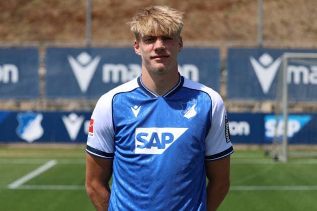 23.07.2026, xrekx, Fussball 1.Bundesliga, TSG 1899 Hoffenheim - Fototermin Saison 2026 27 v.l. Nathan De Cat (TSG Hoffenheim) (DFL DFB REGULATIONS PROHIBIT ANY USE OF PHOTOGRAPHS as IMAGE SEQUENCES and or QUASI-VIDEO) Sinsheim *** July 23, 2026, xrekx, Soccer, Bundesliga 1, TSG 1899 Hoffenheim Photo Session, 2026–27 Season, from left: Nathan De Cat, TSG Hoffenheim. DFL and DFB regulations prohibit any use of photographs as image sequences and or quasi-video. Sinsheim