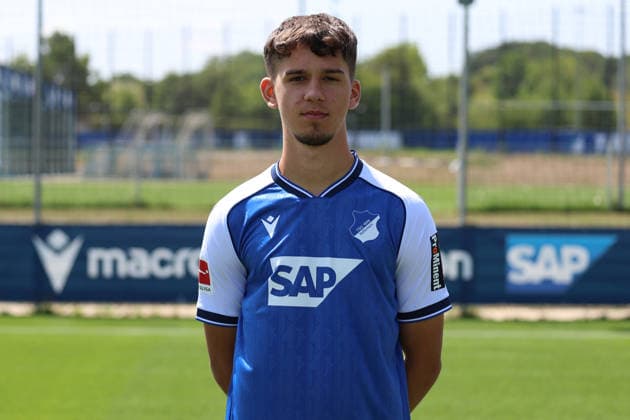 23.07.2026, xrekx, Fussball 1.Bundesliga, TSG 1899 Hoffenheim - Fototermin Saison 2026 27 v.l. Cajetan Lenz (TSG Hoffenheim) (DFL DFB REGULATIONS PROHIBIT ANY USE OF PHOTOGRAPHS as IMAGE SEQUENCES and or QUASI-VIDEO) Sinsheim *** July 23, 2026, xrekx, Soccer, Bundesliga 1, TSG 1899 Hoffenheim Photo Session, 2026–27 Season, from left: Cajetan Lenz, TSG Hoffenheim. DFL and DFB regulations prohibit any use of photographs as image sequences and or quasi-video. Sinsheim