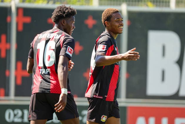 Leverkusen, Deutschland: 28.07.2026 - Testspiel - Bayer 04 Leverkusen vs. KRC Genk Im Bild: v.li. der Zweite Torschütze Jeanuel Belocian (Leverkusen) macht das Tor zum 1:0 für Leverkusen und jubelt mit Axel Tape (Leverkusen) (DFL DFB REGULATIONS PROHIBIT ANY USE OF PHOTOGRAPHS as IMAGE SEQUENCES and or QUASI-VIDEO) *** *** Leverkusen, Germany, July 28, 2026, Friendly Match: Bayer 04 Leverkusen vs. KRC Genk. Pictured from left: Jeanuel Belocian, Leverkusen’s second goal scorer, scores the 1–0 goal for Leverkusen and celebrates with Axel Tape. Leverkusen, DFL, DFB REGULATIONS PROPROHIBIT ANY USE OF PHOTOGRAPHS AS IMAGE SEQUENCES AND OR QUASI-VIDEO *** Copyright: HMBxMedia MadeleinexFantini