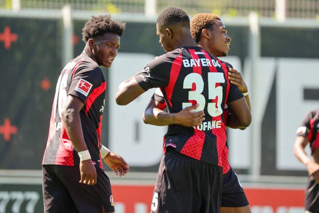 Leverkusen, Deutschland: 28.07.2026 - Testspiel - Bayer 04 Leverkusen vs. KRC Genk Im Bild: v.li. der Dritte Torschütze Jeanuel Belocian (Leverkusen) macht das Tor zum 1:0 für Leverkusen und jubelt mit Axel Tape (Leverkusen) und Christian Kofane (Leverkusen) (DFL DFB REGULATIONS PROHIBIT ANY USE OF PHOTOGRAPHS as IMAGE SEQUENCES and or QUASI-VIDEO) *** *** Leverkusen, Germany, July 28, 2026, Friendly Match: Bayer 04 Leverkusen vs. KRC Genk. Pictured from left: Jeanuel Belocian (Leverkusen), who scored the third goal, celebrating with Axel Tape (Leverkusen) and Christian Kofane (Leverkusen) after scoring the 1–0 goal for Leverkusen DFL and DFB regulations prohibit any use of photographs as image sequences and or quasi-video *** Copyright: HMBxMedia MadeleinexFantini