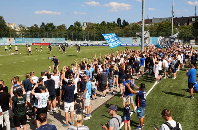 Fussball, Herren, Regionalliga Bayern, Saison 2026 2027, TSV 1860 München, Training Fanmarsch,Auflauf der Ultras, EV Anhänger am Trainingsgelände bei Training des TSV 1860 München, Gesänge, Anfeuern *** Soccer, Men s, Bavarian Regional League, 2026–2027 Season, TSV 1860 Munich, Training Session, Fan March, Ultras Gathering, EV Supporters at the Training Facility During TSV 1860 Munich s Training Session, Chants, Cheering