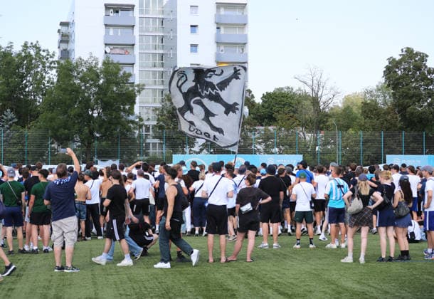 Fussball, Herren, Regionalliga Bayern, Saison 2026 2027, TSV 1860 München, Training Fanmarsch,Auflauf der Ultras, EV Anhänger am Trainingsgelände bei Training des TSV 1860 München, Gesänge, Anfeuern *** Soccer, Men s, Bavarian Regional League, 2026–2027 Season, TSV 1860 Munich, Training Session, Fan March, Ultras Gathering, EV Supporters at the Training Facility During TSV 1860 Munich s Training Session, Chants, Cheering