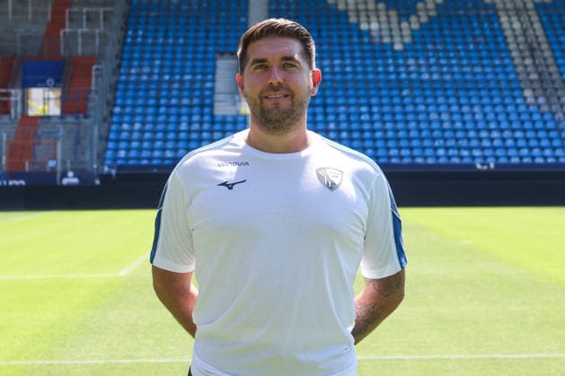 29.07.2026, Fussball, Saison 2026 2027, Porträttermin VfL Bochum, Co-Trainer Alessandro Riedle (VfL Bochum) Bochum Ruhrstadion Deutschland xRHR-FOTOx *** July 29, 2026, Soccer, 2026–2027 Season, VfL Bochum Photo Shoot, Assistant Coach Alessandro Riedle, VfL Bochum, Bochum, Ruhrstadion, Germany, xRHR PHOTOx Copyright: RHR-FOTOx RHR-FOTO