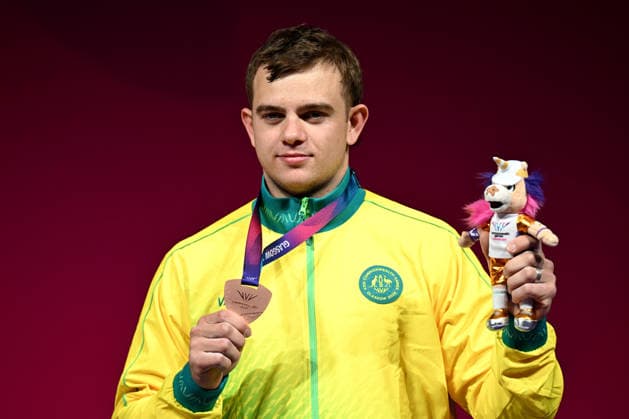 COM26 WEIGHTLIFTING, Oliver Saxton of Australia after being presented the Bronze medal in the Men™s 94kg Weightlifting during the Glasgow 2026 Commonwealth Games at the SEC Armadillo in Glasgow, Scotland, Wednesday, July 29, 2026. ( NO ARCHIVING, EDITORIAL USE ONLY Glasgow Scotland United Kingdom  Copyright: xLUKASxCOCHx 20260730199912113879