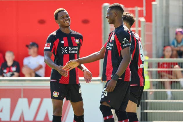 Leverkusen, Deutschland: 28.07.2026 - Testspiel - Bayer 04 Leverkusen vs. KRC Genk Im Bild: v.li der Zweite Torschütze Christian Kofane (Leverkusen) macht das Tor zum 4:0 und jubelt mit Jeanuel Belocian (Leverkusen) und Afonso Moreira (Leverkusen) (DFL DFB REGULATIONS PROHIBIT ANY USE OF PHOTOGRAPHS as IMAGE SEQUENCES and or QUASI-VIDEO) *** *** Leverkusen, Germany, July 28, 2026, Friendly Match: Bayer 04 Leverkusen vs. KRC Genk. Pictured from left: second goal scorer Christian Kofane (Leverkusen) scores the goal to make it 4–0 and celebrates with Jeanuel Belocian (Leverkusen) and Afonso Moreira (Leverkusen). DFL DFB REGULATIONS PROHIBIT ANY USE OF PHOTOGRAPHS AS IMAGE SEQUENCES AND OR QUASI-VIDEO *** Copyright: HMBxMedia MadeleinexFantini