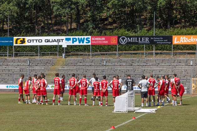 Training der Sportfreunde Siegen zur Saison 2026 2027 im Leimbachstadion auf dem Naturrasenplatz. Fussball Regionalliga West, Training, Sportfreunde Siegen, am 29.07.2026 in Siegen Deutschland. *** Sportfreunde Siegen training session for the 2026–2027 season at Leimbach Stadium on the natural grass field; Regionalliga West soccer, training, Sportfreunde Siegen, on July 29, 2026, in Siegen, Germany