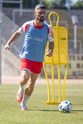 Training der Sportfreunde Siegen zur Saison 2026 2027 im Leimbachstadion auf dem Naturrasenplatz. Arif Gueclue (Güclü) (SI) Fussball Regionalliga West, Training, Sportfreunde Siegen, am 29.07.2026 in Siegen Deutschland. *** Sportfreunde Siegen training session for the 2026–2027 season at Leimbach Stadium on the natural grass field. Arif Gueclue Güclü, SI Soccer Regionalliga West, training, Sportfreunde Siegen, on July 29, 2026, in Siegen, Germany